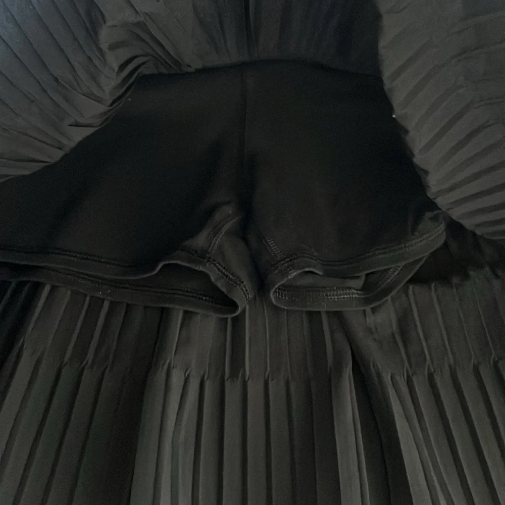 Ivivva Black Pleated Skorts size 8